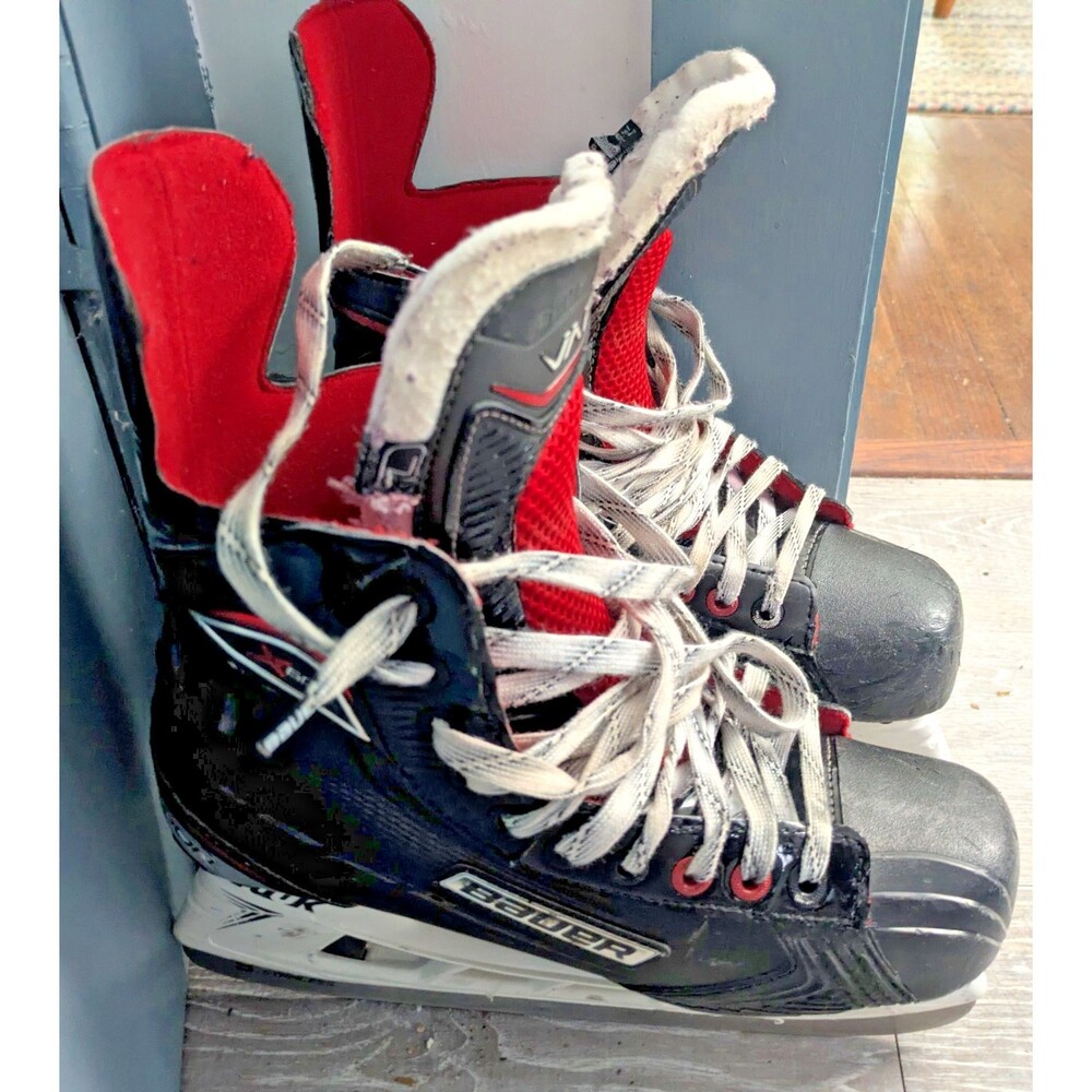 Bauer Vapor X600 Ice Hockey Skates - Black/Red - TUUK Holders. Bauer size US 8.5